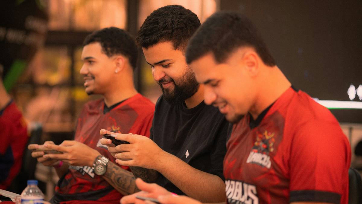 brawl stars squad tips showing coordinated team composition during world finals match